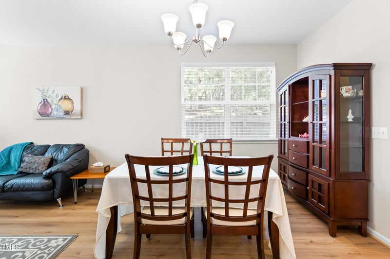 513 Commons Dr, Holly Springs, NC 27540