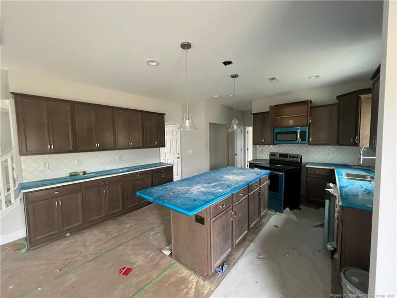 513 Countryside Dr, Lillington, NC 27546