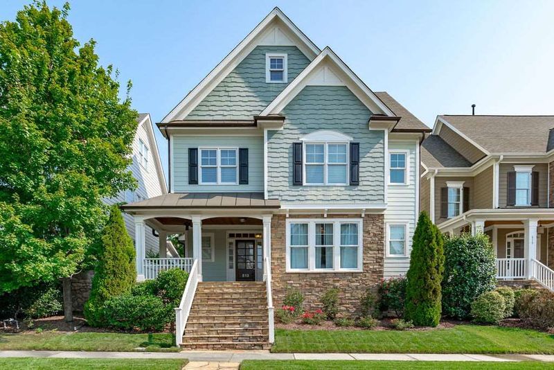 513 Gallberry Dr, Cary, NC 27519