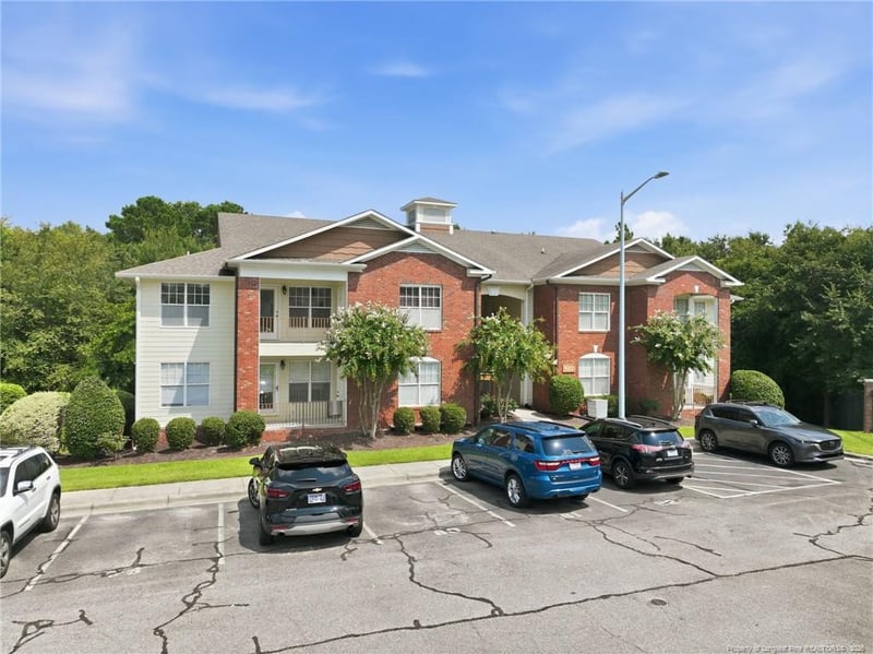 513 Meadowland Ct #8, Hope Mills, NC 28348