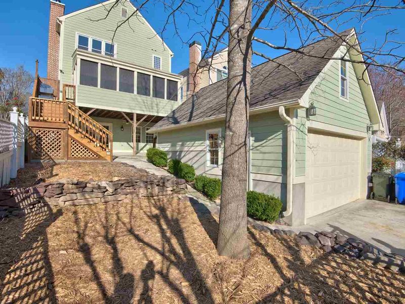 513 Parkside Cir, Chapel Hill, NC 27516