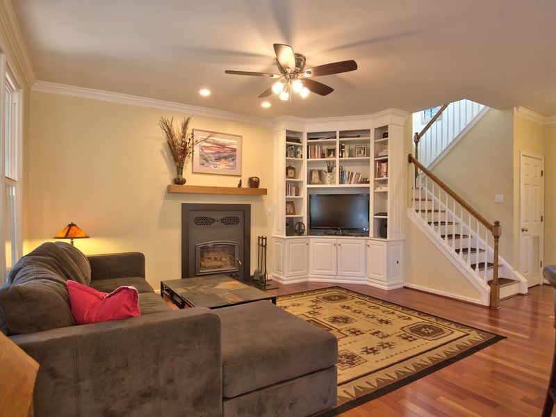 513 Parkside Cir, Chapel Hill, NC 27516