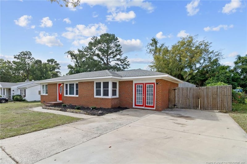 5136 Ponderosa Dr, Fayetteville, NC 28304