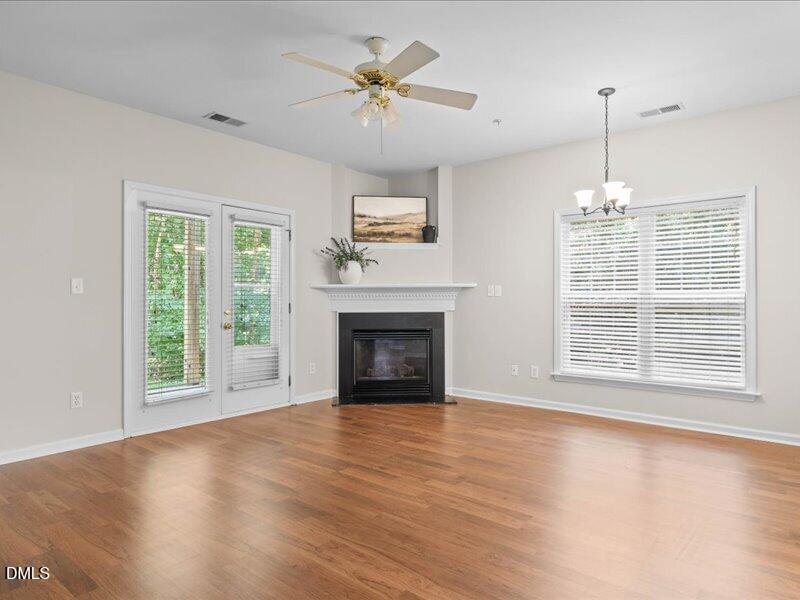 514 Glenolden Ct, Cary, NC 27513