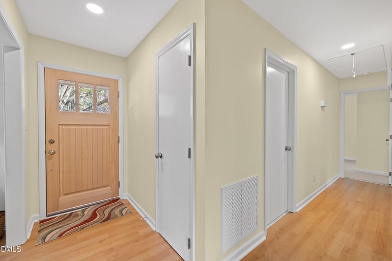 514 Holtz Ln, Cary, NC 27511