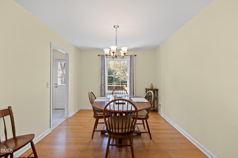 514 Holtz Ln, Cary, NC 27511