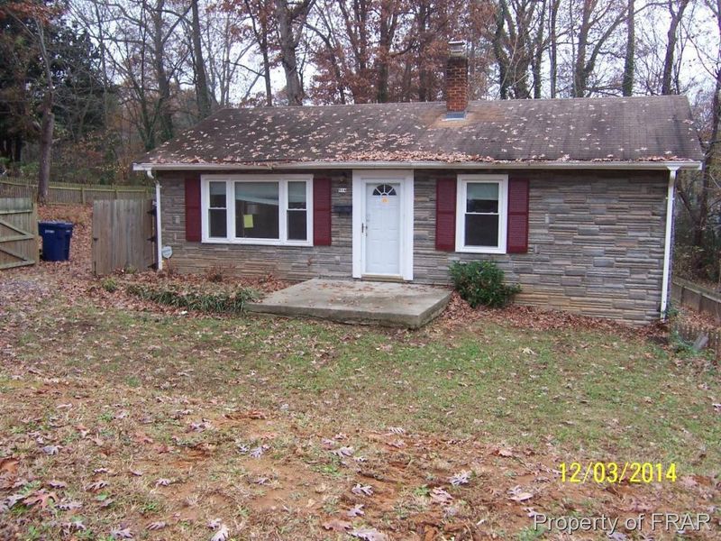 514 W Mcintosh St, Sanford, NC 27330