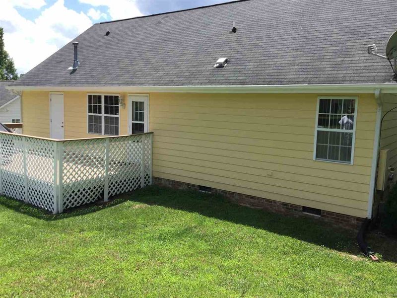 514 Stonelick Dr, Durham, NC 27703