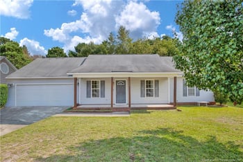 514 Sunpointe Dr, Hope Mills, NC 28348
