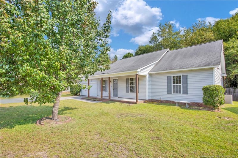 514 Sunpointe Dr, Hope Mills, NC 28348
