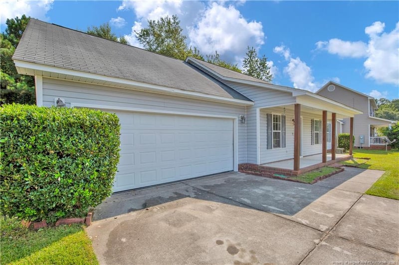 514 Sunpointe Dr, Hope Mills, NC 28348