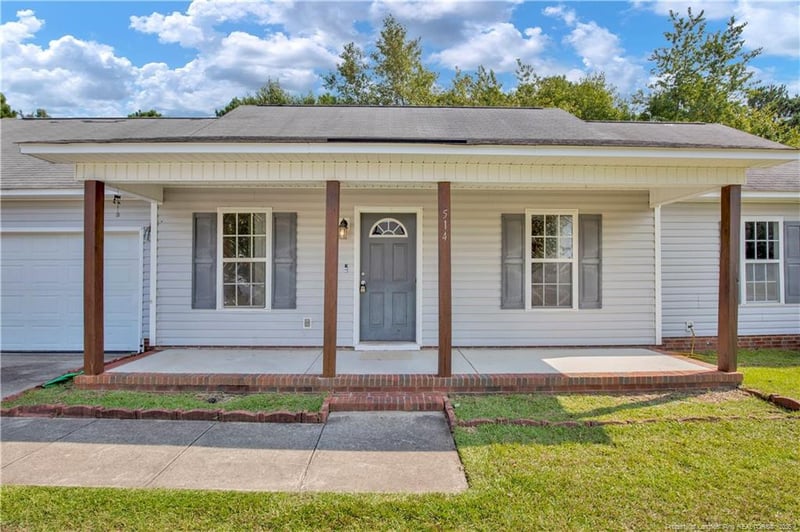 514 Sunpointe Dr, Hope Mills, NC 28348