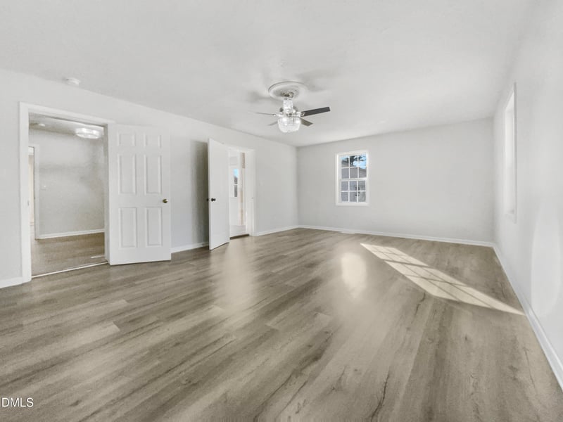 5142 Meadowbrook Dr, Fayetteville, NC 28304