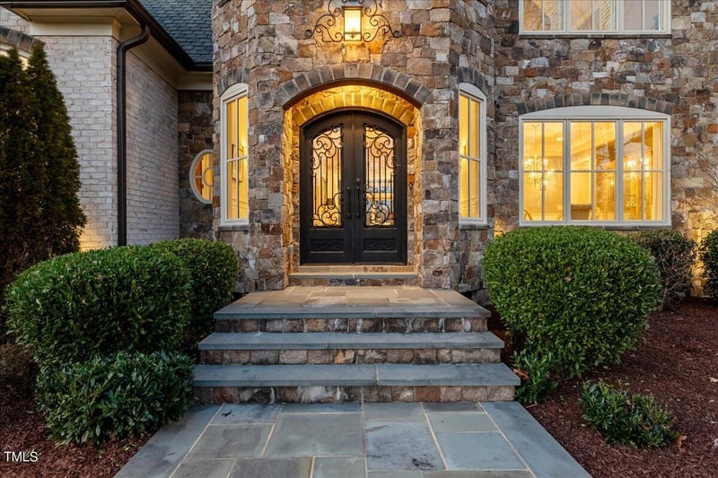 5145 Avalaire Oaks Dr, Raleigh, NC 27614