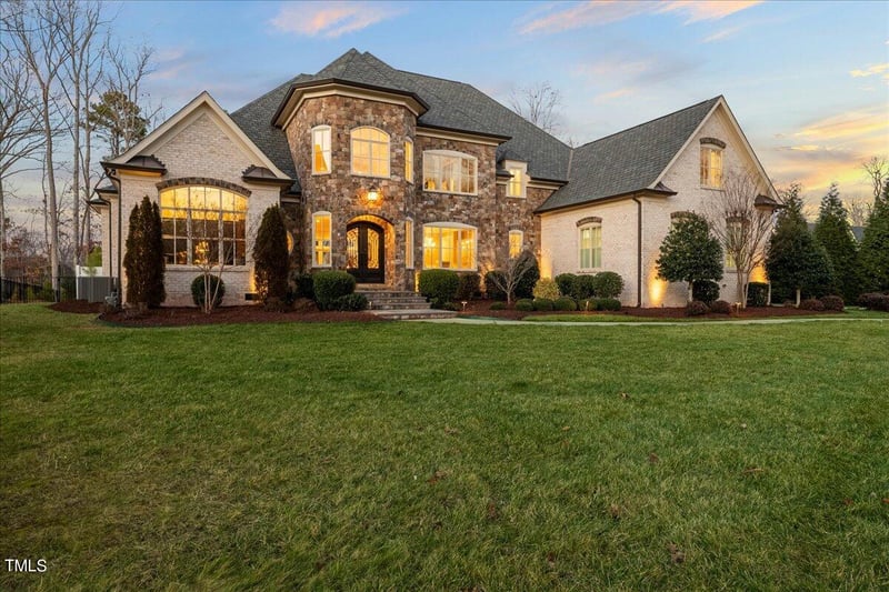 5145 Avalaire Oaks Dr, Raleigh, NC 27614