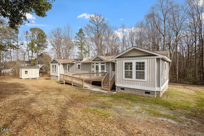 5148 Commission Dr, Holly Springs, NC 27540