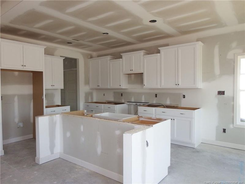 515 Amusement Dr, Hope Mills, NC 28348
