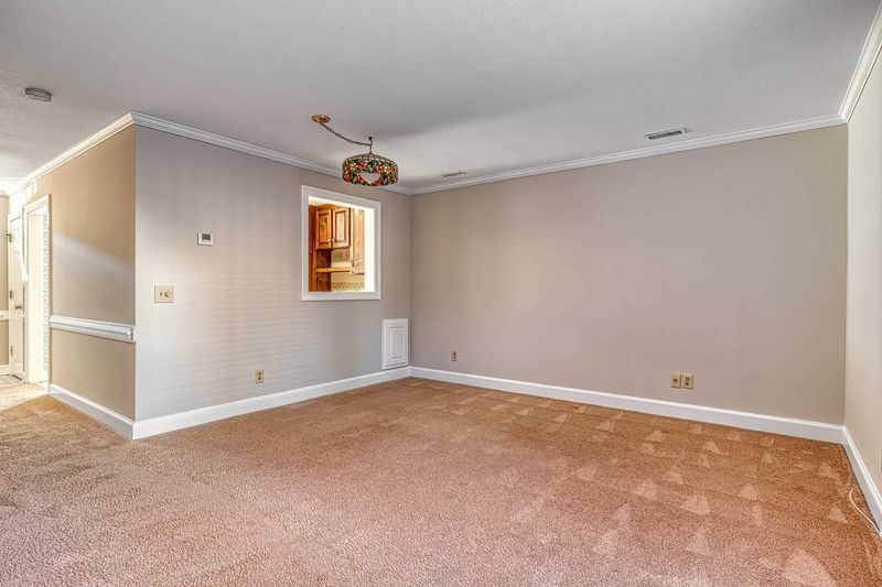 515 W Chisholm St, Sanford, NC 27330