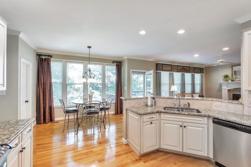 515 Cranborne Ln, Cary, NC 27519