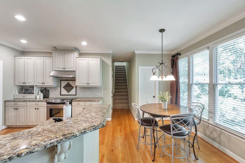 515 Cranborne Ln, Cary, NC 27519