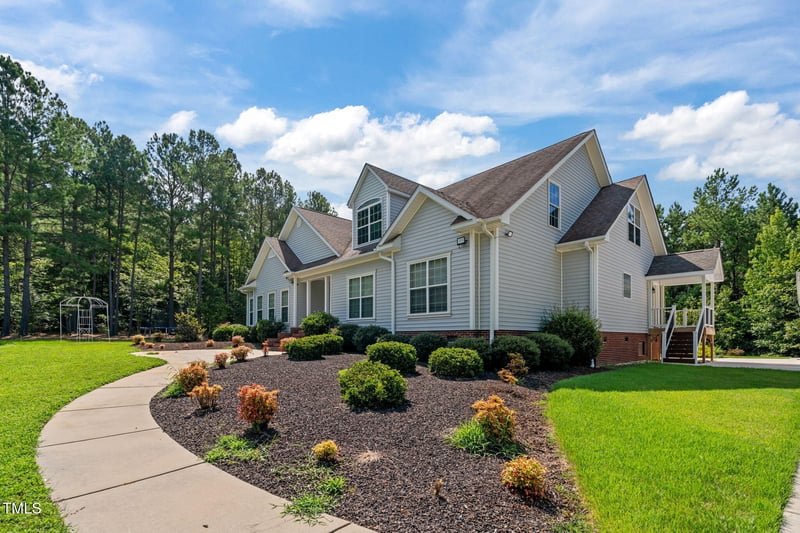 515 Governors Creek Ln, Sanford, NC 27330