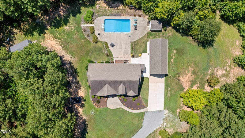 515 Governors Creek Ln, Sanford, NC 27330