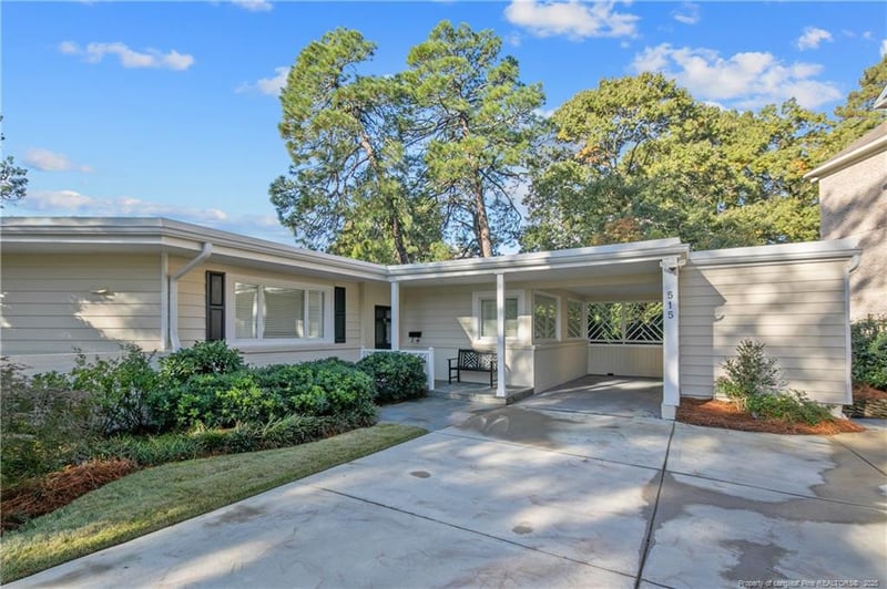 515 Valley Rd, Fayetteville, NC 28305