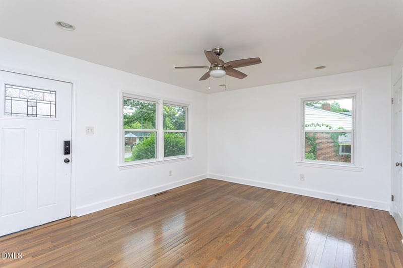 516 Calloway Dr, Raleigh, NC 27610