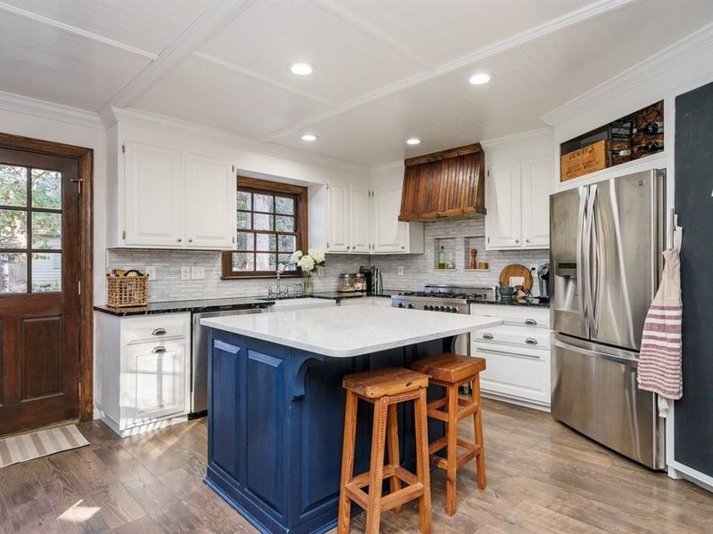 516 Carolyn Ct, Cary, NC 27511