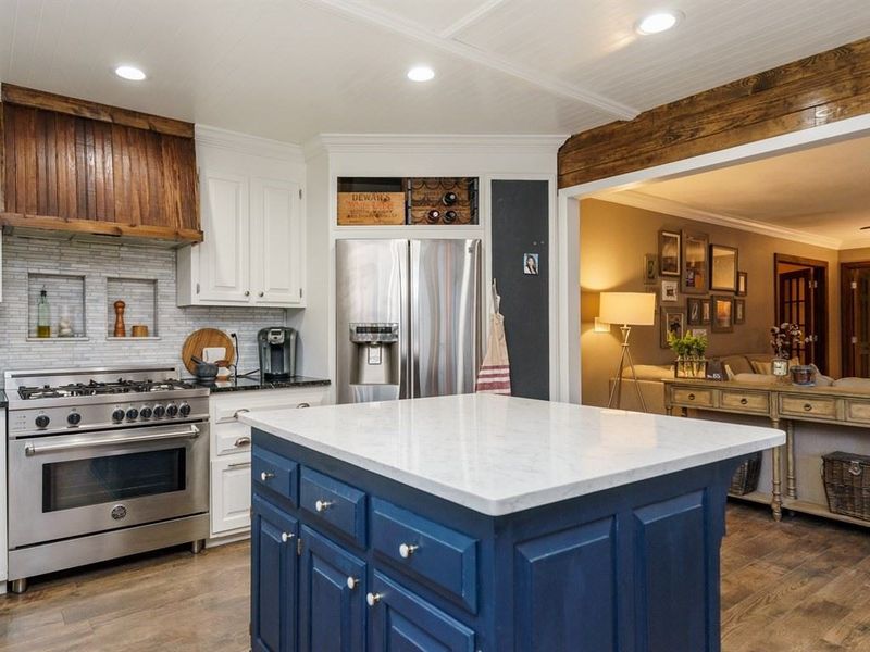 516 Carolyn Ct, Cary, NC 27511