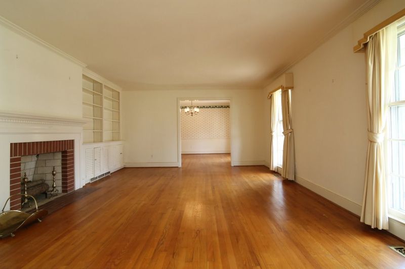 516 Chesterfield Dr, Raleigh, NC 27608