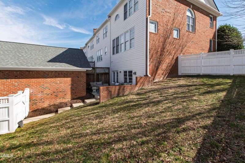 516 Copperline Dr, Chapel Hill, NC 27516