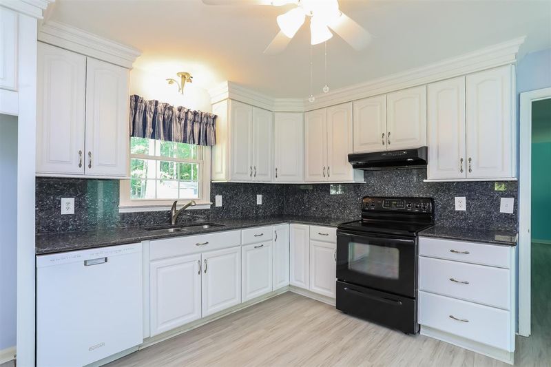 516 Crestview Dr, Durham, NC 27712