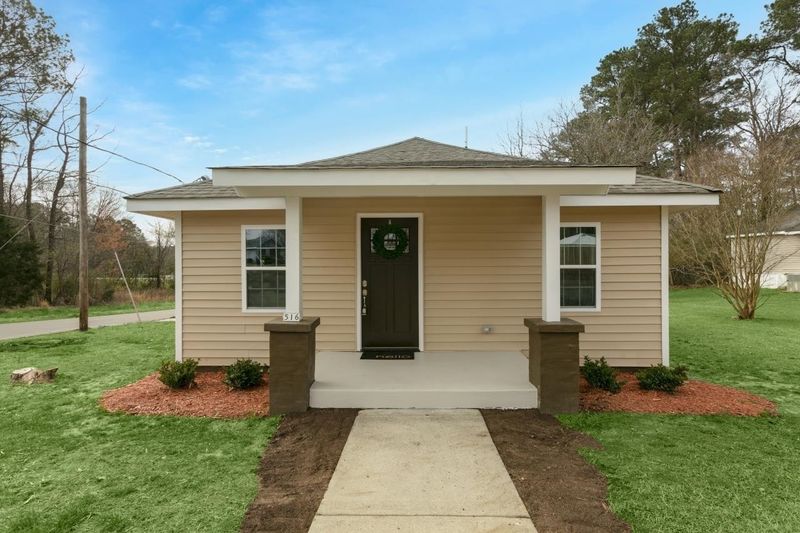 516 Crestview St, Sanford, NC 27330