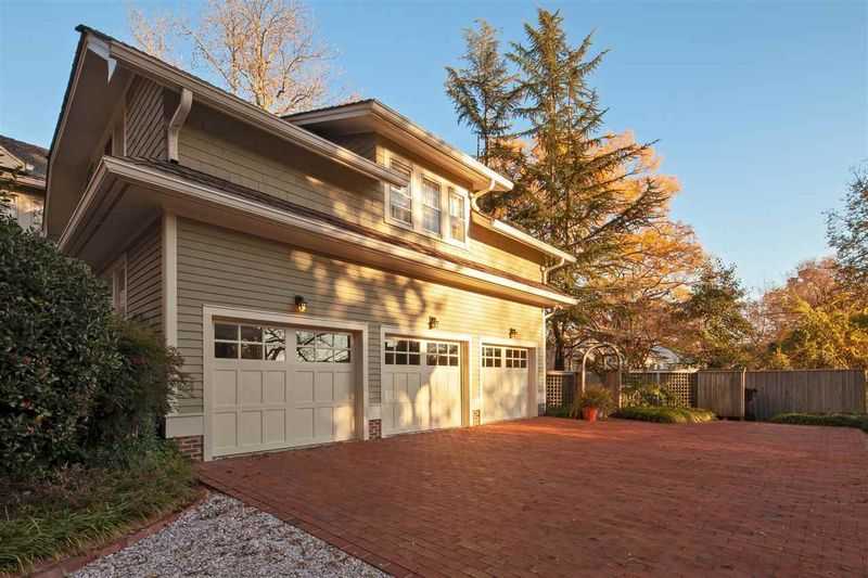 516 E Franklin St, Chapel Hill, NC 27514