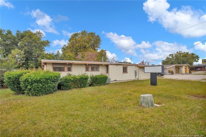 516 Owen Dr, Fayetteville, NC 28304