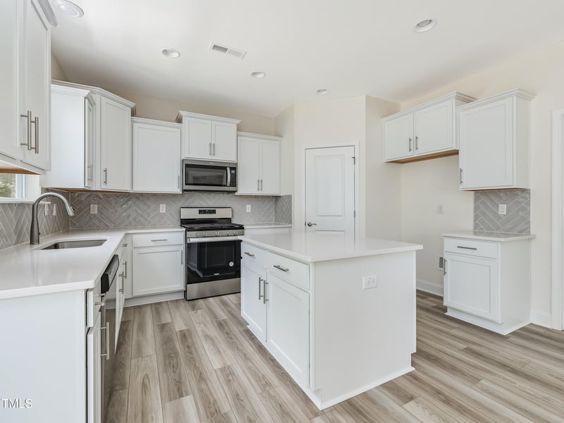 516 Winding Creek Dr, Lillington, NC 27546