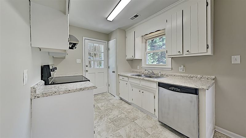 5160 Shield Cir, Raleigh, NC 27603