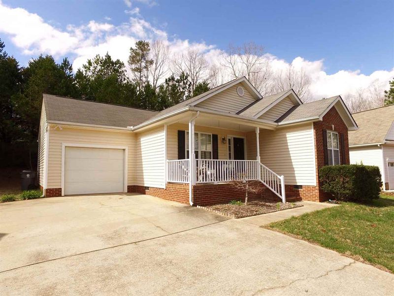 517 Arbor Creek Dr, Holly Springs, NC 27540