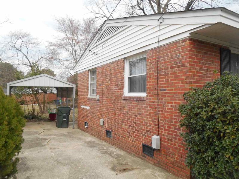 517 Calloway Dr, Raleigh, NC 27610