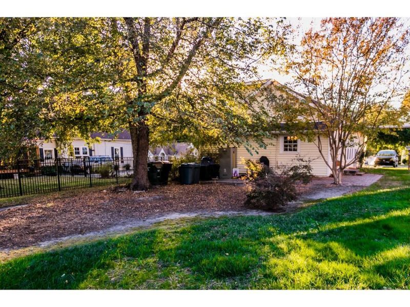517 Central Ave, Burlington, NC 27215