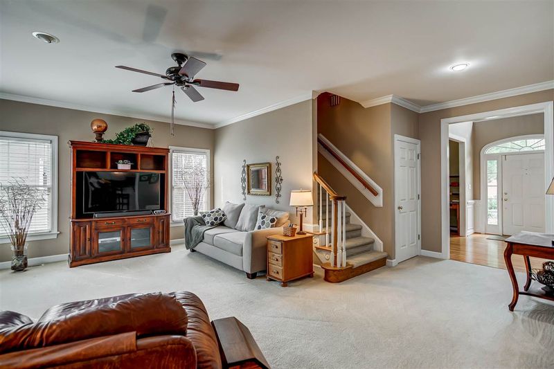 517 Cranborne Ln, Cary, NC 27519