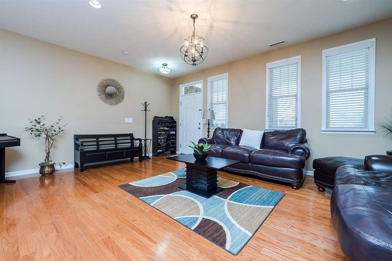 517 Front Ridge Dr, Cary, NC 27519