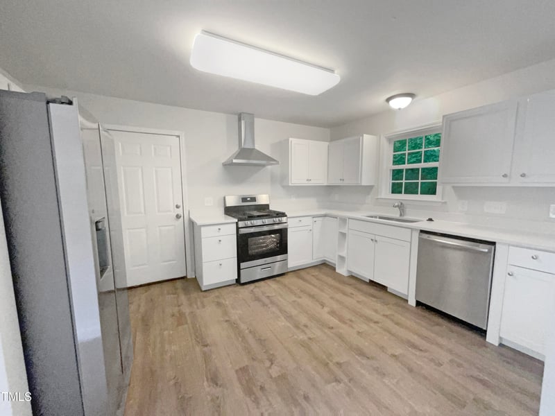 517 Hidden Cellars Dr, Holly Springs, NC 27540