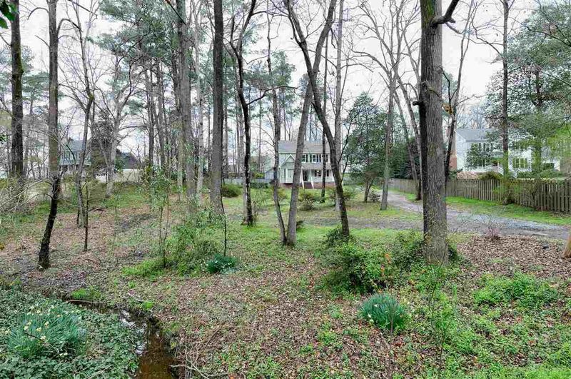 517 Meadow Dr, Raleigh, NC 27603