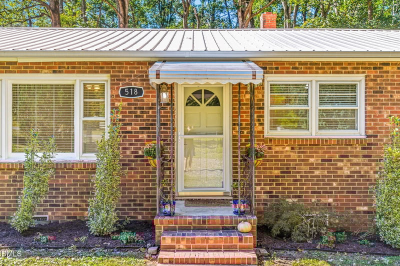 518 Buttonwood Dr, Hillsborough, NC 27278