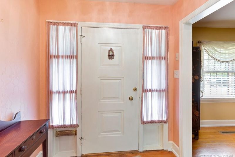 518 Forest Rd, Fayetteville, NC 28305