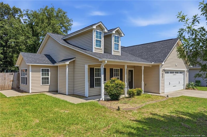 518 Hammond Farms Rd, Hope Mills, NC 28348