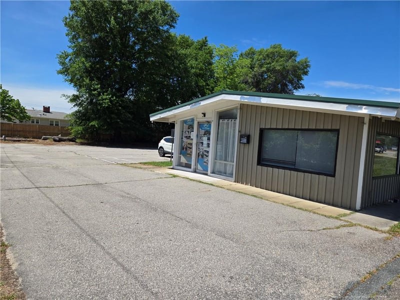 518 Owen Dr, Fayetteville, NC 28304