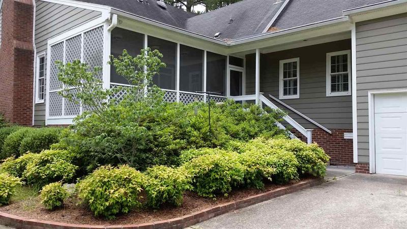 518 Somerset Dr, Zebulon, NC 27597